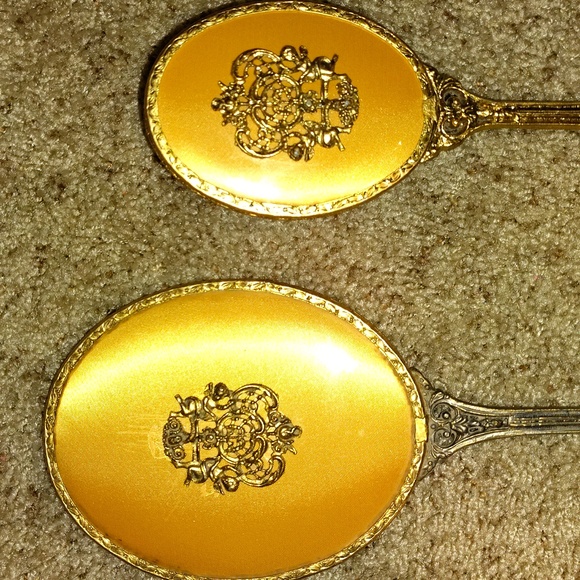 Vtg Ornate Hairbrush, Comb and Mirror Set - Picture 3 of 6